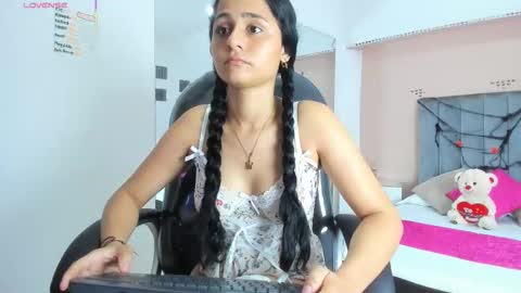 Snapshot of giselle_roldan chatting on October 25, 4:31 am GISELLE ROLDAN online show from October 25, 4:31 am