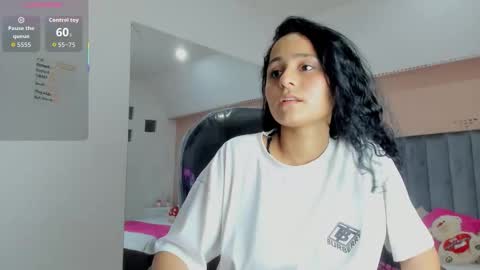 Snapshot of giselle_roldan chatting on November 15, 8:27 pm GISELLE ROLDAN online show from November 15, 8:27 pm