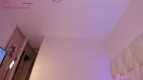           online show from April 7, 6:52 pm