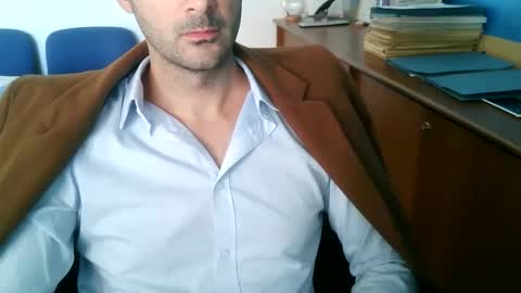 giuseppevai1 online show from November 6, 10:38 am