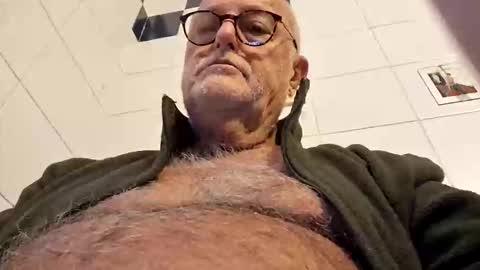 giutomma930394 online show from November 3, 9:43 am