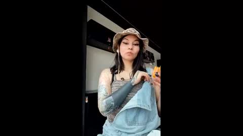 Nice to meet you my name is Heyli  online show from December 21, 4:36 pm