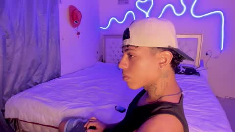 Snapshot of glader_guy chatting on October 14, 8:20 pm only for you bby online show from October 14, 8:20 pm