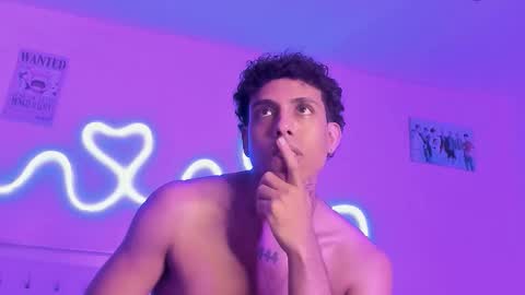 Snapshot of glader_guy chatting on November 7, 11:16 pm only for you bby online show from November 7, 11:16 pm