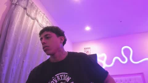 Snapshot of glader_guy chatting on December 20, 11:34 pm only for you bby online show from December 20, 11:34 pm