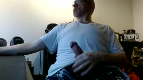Snapshot of glaikind925958 chatting on June 16, 3:31 am glaikind925958 online show from June 16, 3:31 am