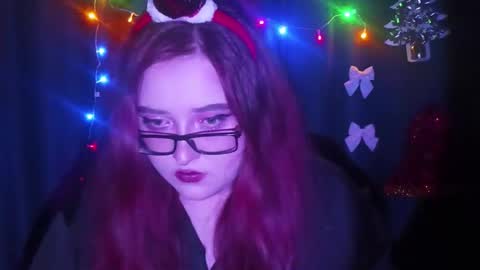 Snapshot of glamour_rebel chatting on December 17, 1:17 pm glamour_rebel online show from December 17, 1:17 pm