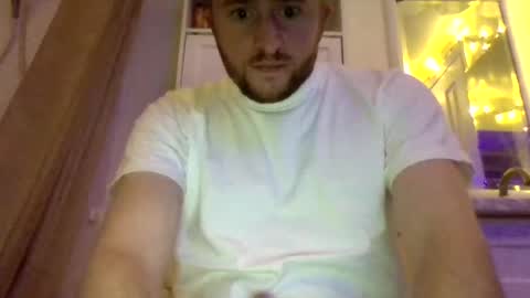 Snapshot of glenjam80 chatting on January 4, 2:25 am glenjam80 online show from January 4, 2:25 am