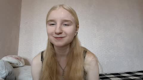 Snapshot of glennabeem chatting on April 3, 10:13 am Laura online show from April 3, 10:13 am