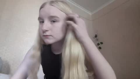 Snapshot of glennabeem chatting on April 28, 8:30 am Laura online show from April 28, 8:30 am