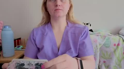 Snapshot of glitchwitch chatting on June 27, 5:51 pm Glitch online show from June 27, 5:51 pm