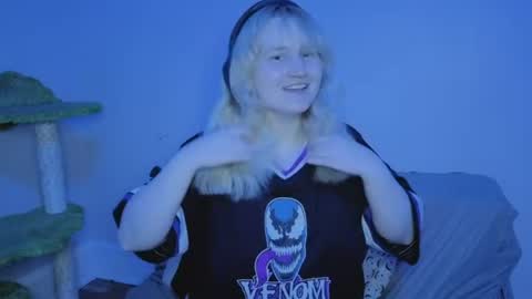 Snapshot of glitchwitch chatting on July 4, 5:35 am Glitch online show from July 4, 5:35 am