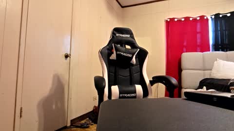 Snapshot of glomightyj chatting on February 8, 8:45 pm glomightyj online show from February 8, 8:45 pm