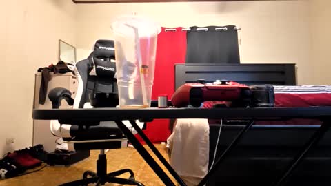 Snapshot of glomightyj chatting on February 16, 2:18 am glomightyj online show from February 16, 2:18 am