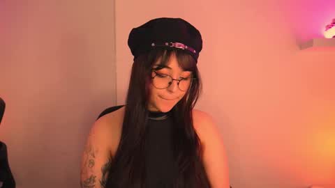 Mimi online show from February 7, 8:45 pm