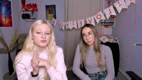 gloria_flower_ online show from February 13, 1:40 pm