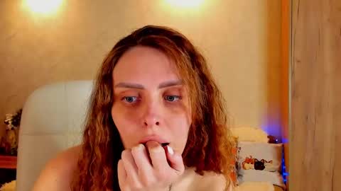 Gloria Wood online show from February 23, 9:05 pm