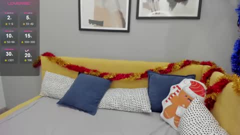 Snapshot of gloriabates chatting on January 6, 7:09 am Gloria online show from January 6, 7:09 am