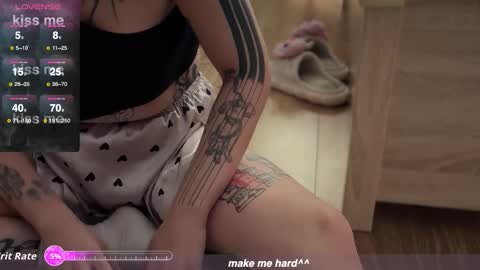 Snapshot of gloryaaaa chatting on October 17, 8:17 am I want to make you happy and lovense online show from October 17, 8:17 am