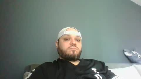 Snapshot of glusgan chatting on February 19, 9:17 am Your boy online show from February 19, 9:17 am