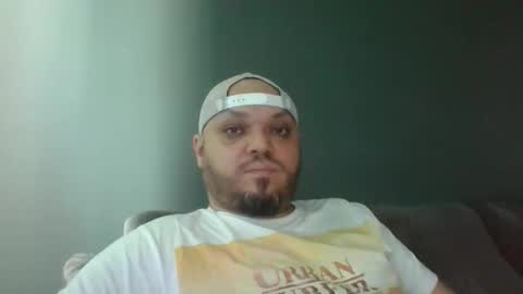 Snapshot of glusgan chatting on November 25, 10:59 am Your boy online show from November 25, 10:59 am