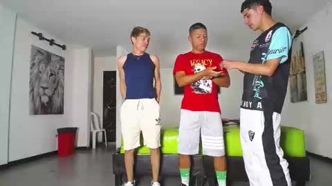 THOMAS AND DAMIAND online show from March 8, 8:12 pm