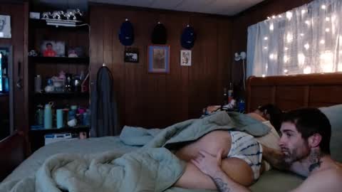 Snapshot of gneforever chatting on February 7, 11:01 am gneforever online show from February 7, 11:01 am