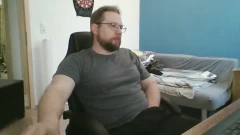 gnik_labinnah online show from April 12, 7:35 am