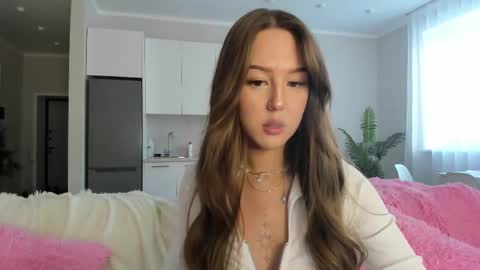 Lina online show from February 5, 8:30 am