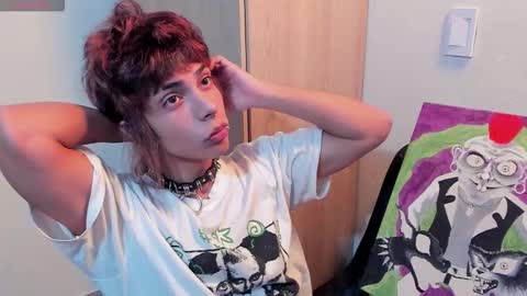 Snapshot of god_dereck chatting on February 18, 6:42 am god_dereck online show from February 18, 6:42 am