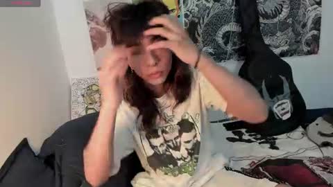 Snapshot of god_dereck chatting on July 5, 9:44 pm god_dereck online show from July 5, 9:44 pm