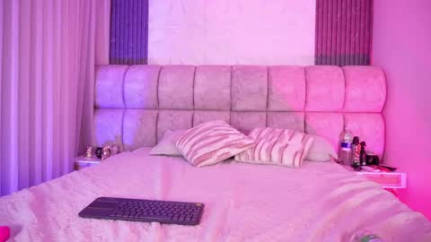 goddess_eli77 online show from April 21, 3:02 am