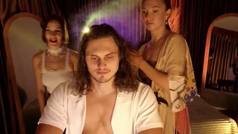   330 UTC2 girls   online show from November 22, 3:38 am