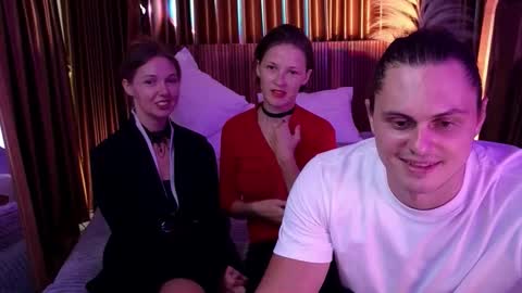   330 UTC2 girls   online show from January 17, 4:39 am