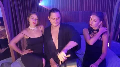   330 UTC2 girls   online show from February 11, 5:12 am