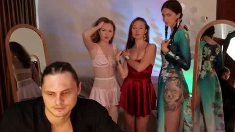   330 UTC2 girls   online show from March 7, 3:58 am