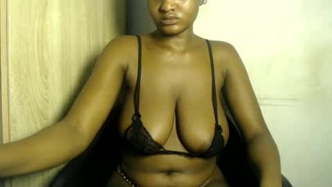 Snapshot of goddess_mellissa chatting on July 8, 5:01 am mellissa online show from July 8, 5:01 am