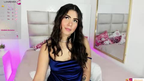 Mia online show from December 15, 3:11 am