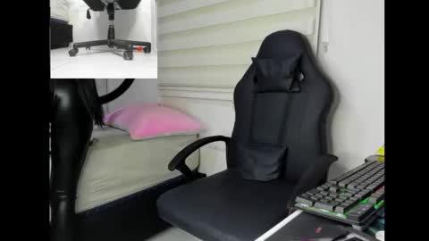 goddess_of_pigs online show from December 20, 10:50 pm