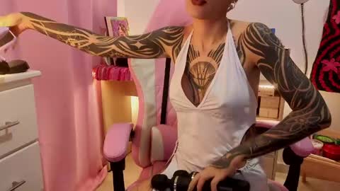 vee online show from April 23, 12:01 am