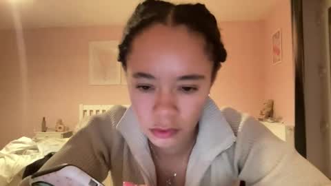 Goddess L online show from April 6, 9:27 pm