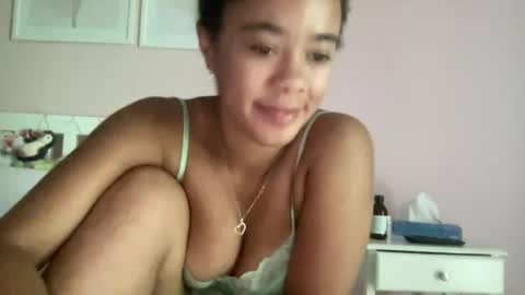 Goddess L online show from June 18, 7:30 am