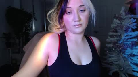 Snapshot of goddessemmy chatting on December 19, 5:47 am Goddess Emmy online show from December 19, 5:47 am