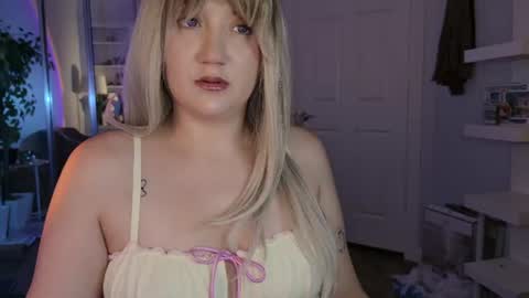Snapshot of goddessemmy chatting on July 6, 5:04 am Goddess Emmy online show from July 6, 5:04 am
