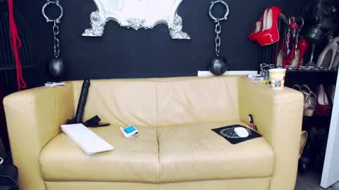 Goddess Georgia online show from February 1, 4:00 pm