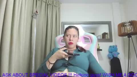 Snapshot of goddessjessica_roger chatting on June 18, 4:46 am Goddess Jessica and slave Roger online show from June 18, 4:46 am