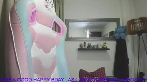 Snapshot of goddessjessica_roger chatting on June 19, 5:56 am Goddess Jessica and slave Roger online show from June 19, 5:56 am