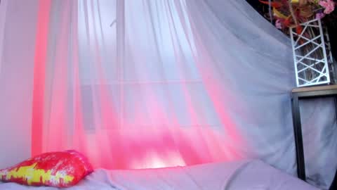 Snapshot of goddessjulieta chatting on December 27, 10:37 pm Julieta online show from December 27, 10:37 pm