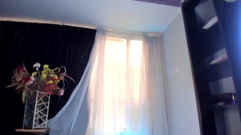 Snapshot of goddessjulieta chatting on January 16, 10:34 pm Julieta online show from January 16, 10:34 pm