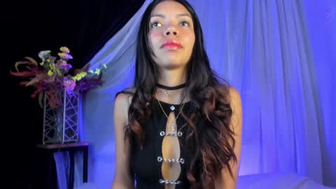 Snapshot of goddessjulieta chatting on February 9, 1:33 am Julieta online show from February 9, 1:33 am